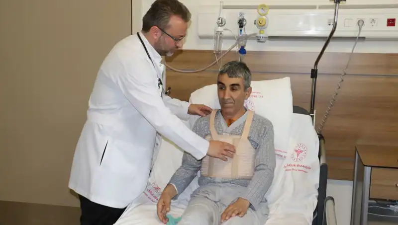 6 Ayda İki Defa Aort Damarı Yırtılan Hastanın Zorlu Ameliyatı Tamamlandı