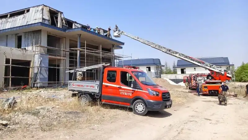 Ankara Gölbaşı'nda Villalar Arasında Meydana Gelen Yangın Korkuttu