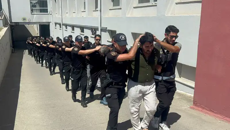 Adana'da Yüzlerce Kilo Eroin Ele Geçirildi: 16 Şüpheli Tutuklandı