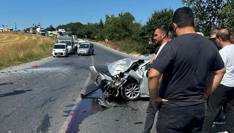 İstanbul'da Feci Kaza: Otobüse Çarpan Sürücü Kalp Krizi Geçirdi!