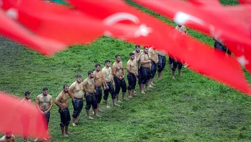 Tarihi Kırkpınar Yağlı Güreşleri Başlıyor: 40 Başpehlivan, 826 Sporcu Arenada!