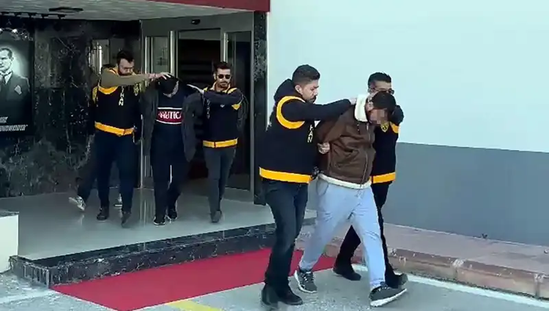 İstanbul'da Silahlı Soygun Girişimi: 2 Milyon Lira Talep Edildi!