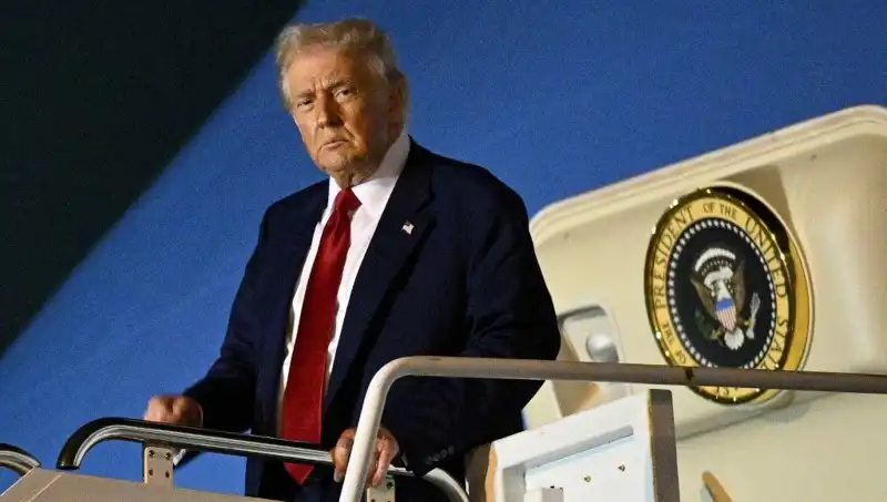 Katar'dan Trump'a Uçan Saray: 400 Milyon Dolarlık Jet Hava Gösterisi!