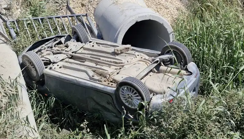 Pikap Kazası Su Kanalına Uçtu: İki Yaralı, Neden ve Sonuçları