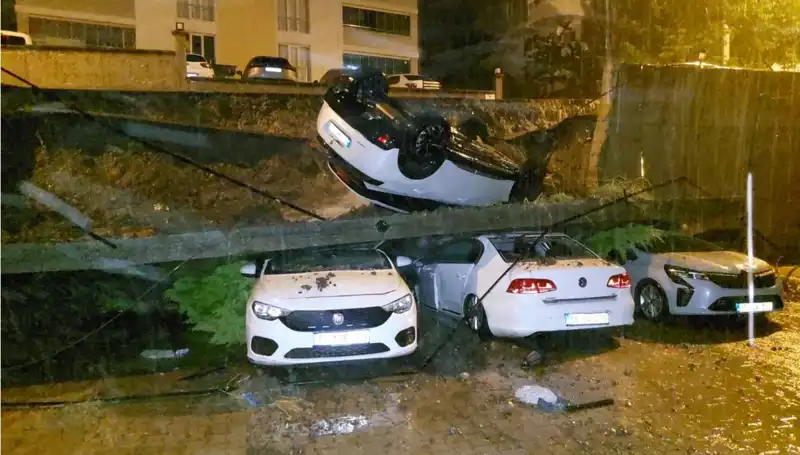Duvar Çökmesi Olayında 4 Araç Ziyan Oldu: Güvenlik Alarmı!