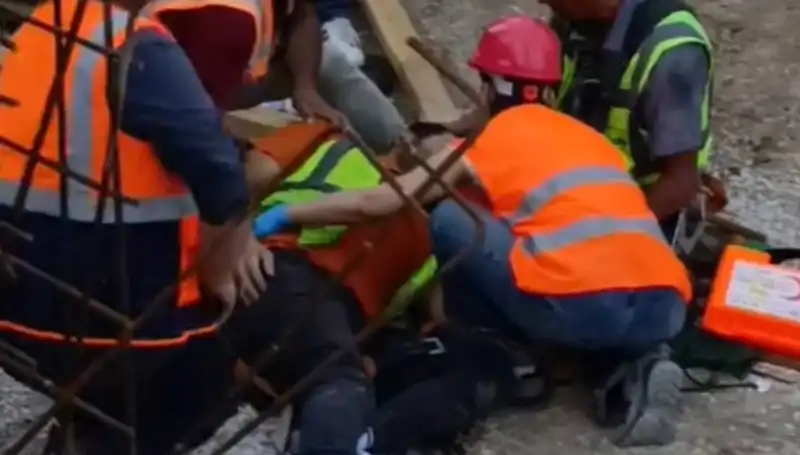 Adana'da İnşaat Çalışanları Kazada Yaralandı: Olayın Ayrıntıları