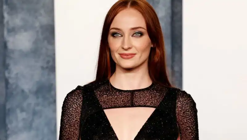 Sophie Turner’ın Dikkatini Çeken O Yorum, Hayranlarını İkiye Ayırdı