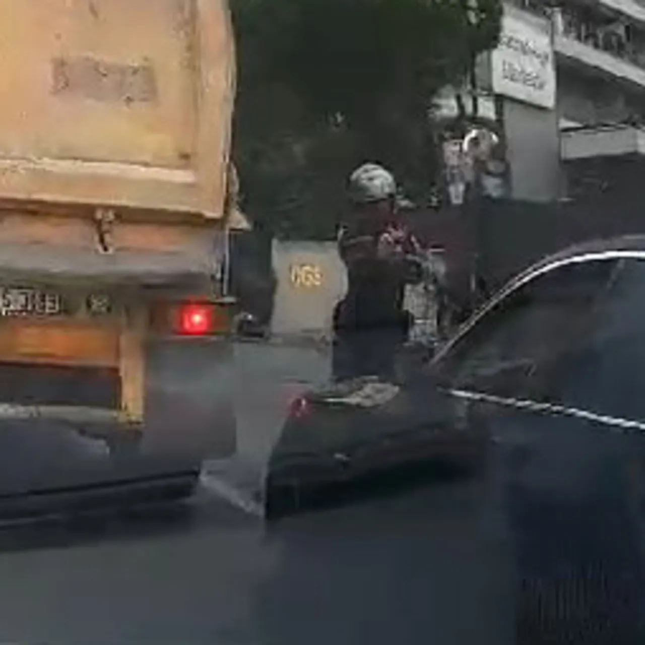 İstanbul Trafiği, Polisten Kaçan Zanlıyı Ele Geçirdi