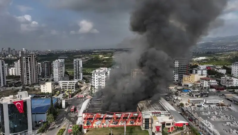 Mersin’de Fabrika Yangını: TOMA İle Flaş Müdahale Gerçekleşti!