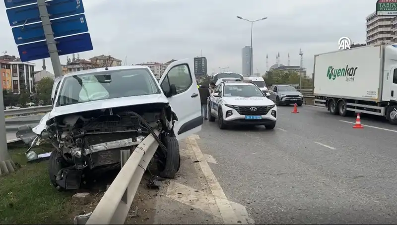 Otoyolda Yaşanan Feci Kaza: Araç Bariyere Ok Gibi Saplandı