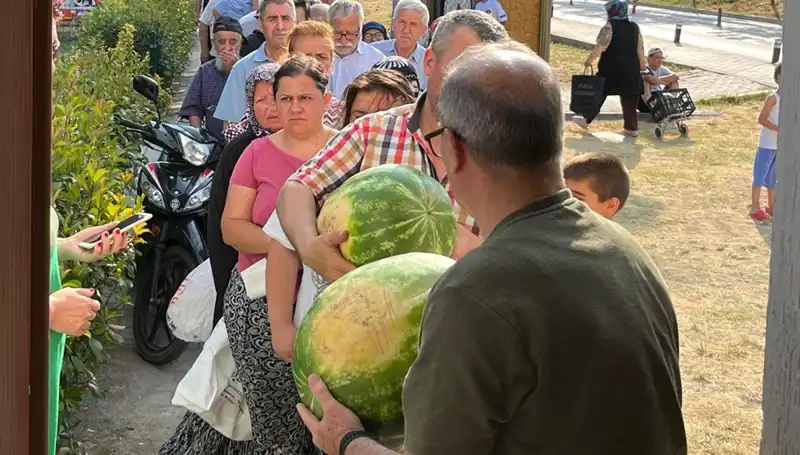 Hasat Zamanı Geldi: Çiftçiler Ürünlerini Bedava Dağıtıyor