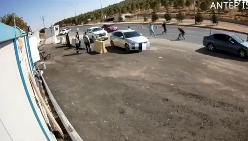 Polise Çarpıp Kaçan Avukatın Poşetinden Yürek Dağıtan Uyuşturucu Çıktı