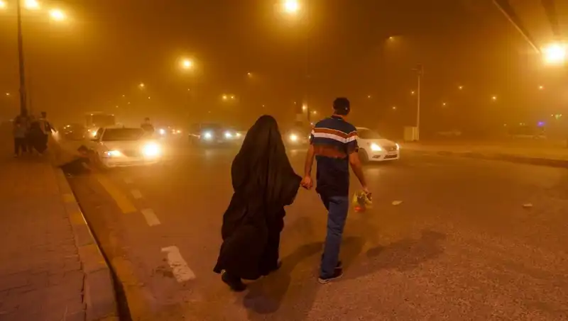 Irak'taki Kum Fırtınası: Havalimanları Kapatıldı, Sağlık İhlalleri Artıyor